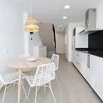 Apartup Ca Celieta Iii アパート